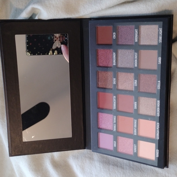 New KAB Cosmetics Day + Night Eyeshadow Palette - Picture 3 of 4